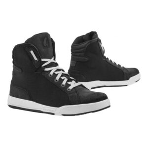 Baskets moto Forma Swift en cuir noir et blanc avec protections aux chevilles