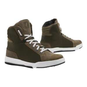 Baskets moto Forma Swift J en cuir marron et vert olive, vue de profil